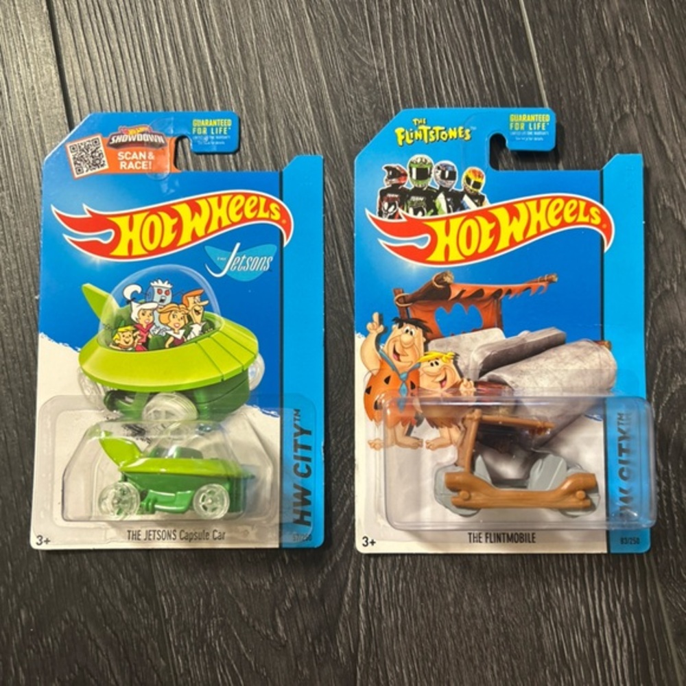 Hot Wheels Jetsons Capsule Car & Flintstones Flintmobile Set of 2